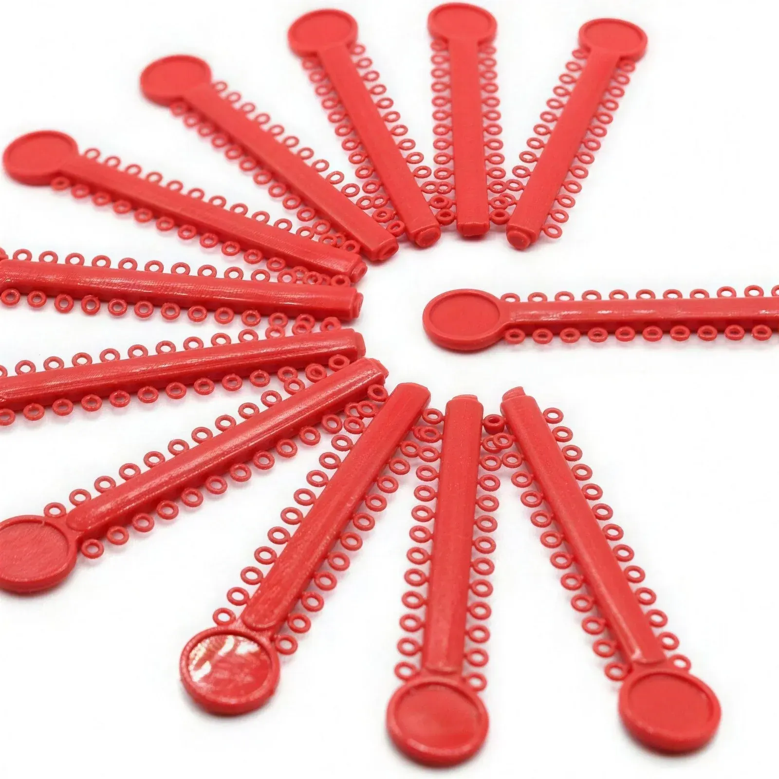 legature plastique rouge
