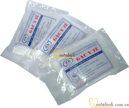 Gạc tiệt trùng 05x05cm 8 lớp (10 miếng/gói)