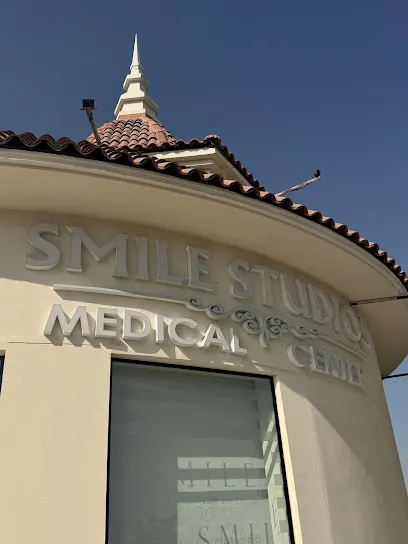 Smile Studios Medical Center – الجنبية