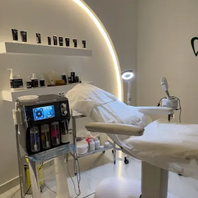 مجمع عذب الطبي . أسنان، جلدية ، ليزر ATHB MEDICAL COMPLEX – عنيزة