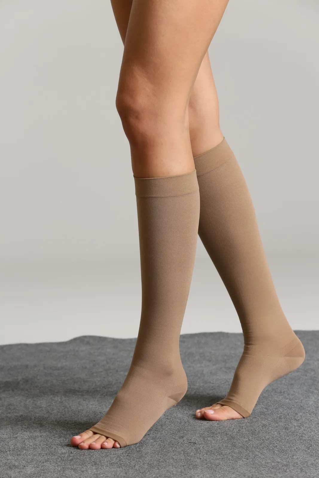 Below-Knee Varicose Socks | جوارب دوالي تحت الركبة