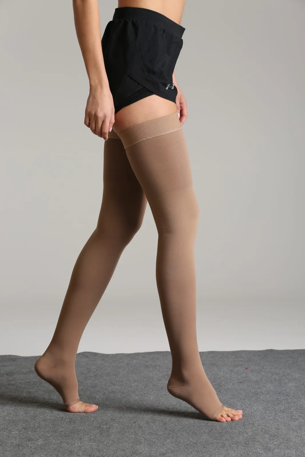 Thigh-High Varicose Socks | جوارب دوالي فوق الركبة ( فخذ )