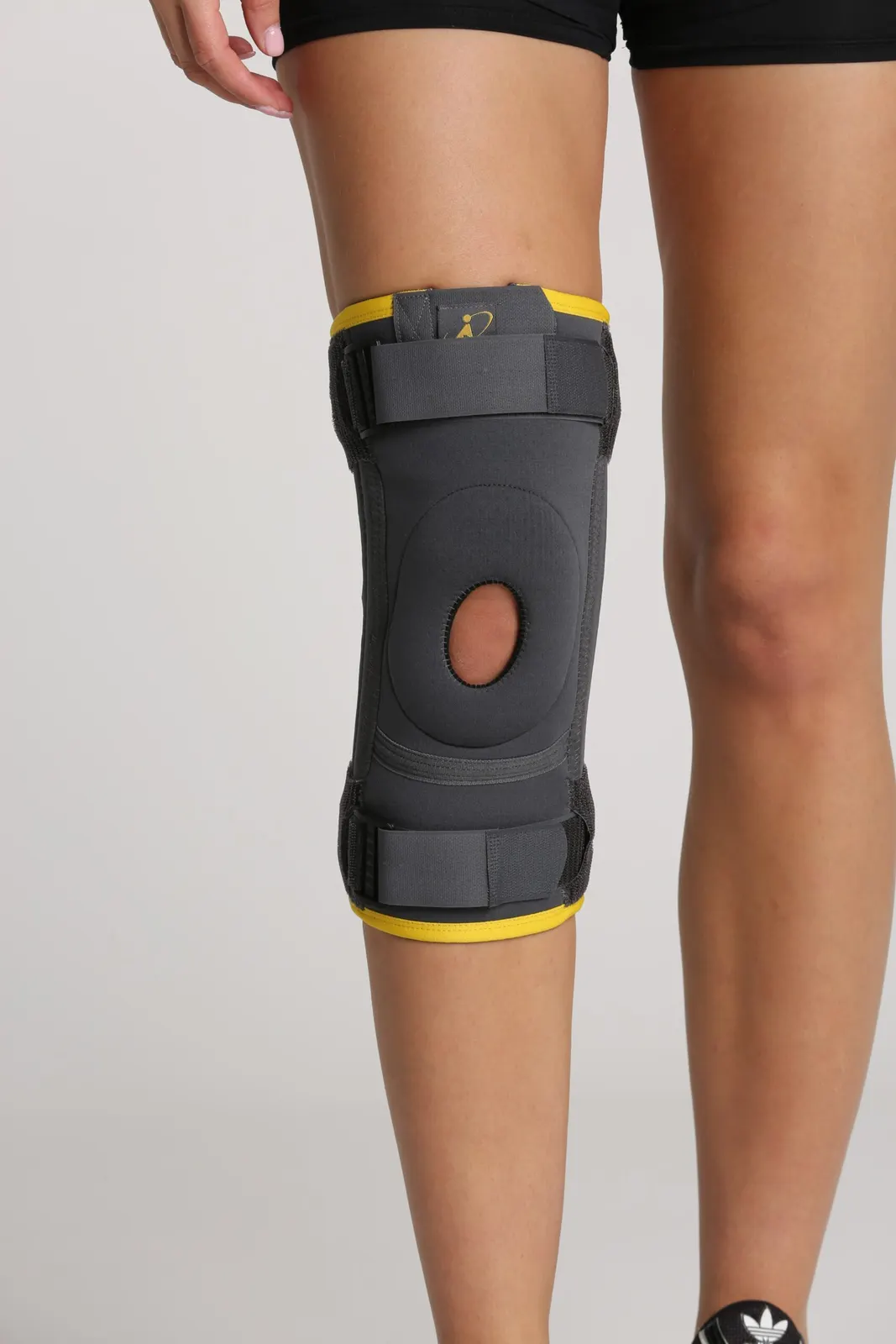 Knee Brace with Ligament Support | حزام ركبة مدعم